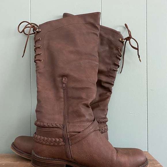 XOXO Womens Montclair Closed Toe Knee High Boots - Picture 3 of 6